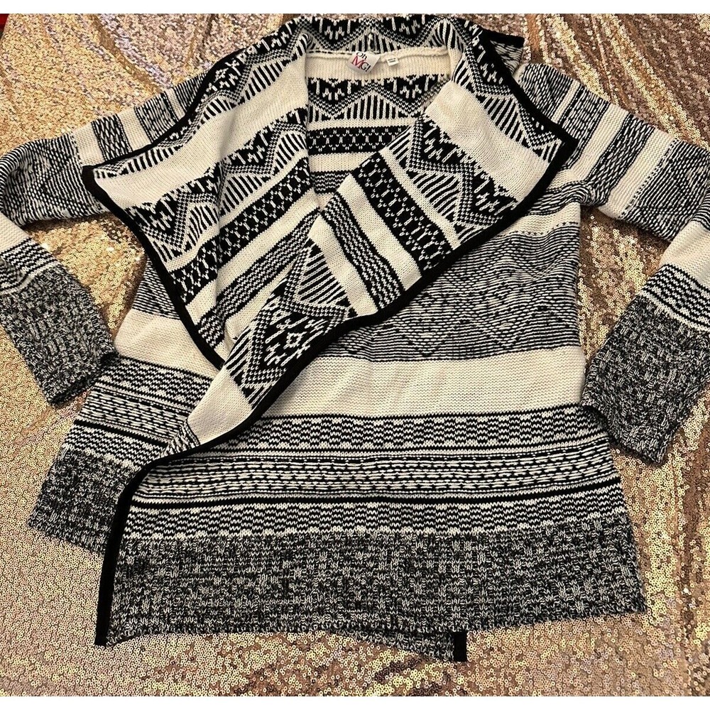 OhMG! Women's Juniors' Draped Aztec-Pattern Cardigan (Large, White/Black) C1